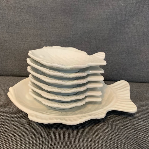 ๐  7 Piece White Porcelain Fish Plate Set - Picture 2 of 14